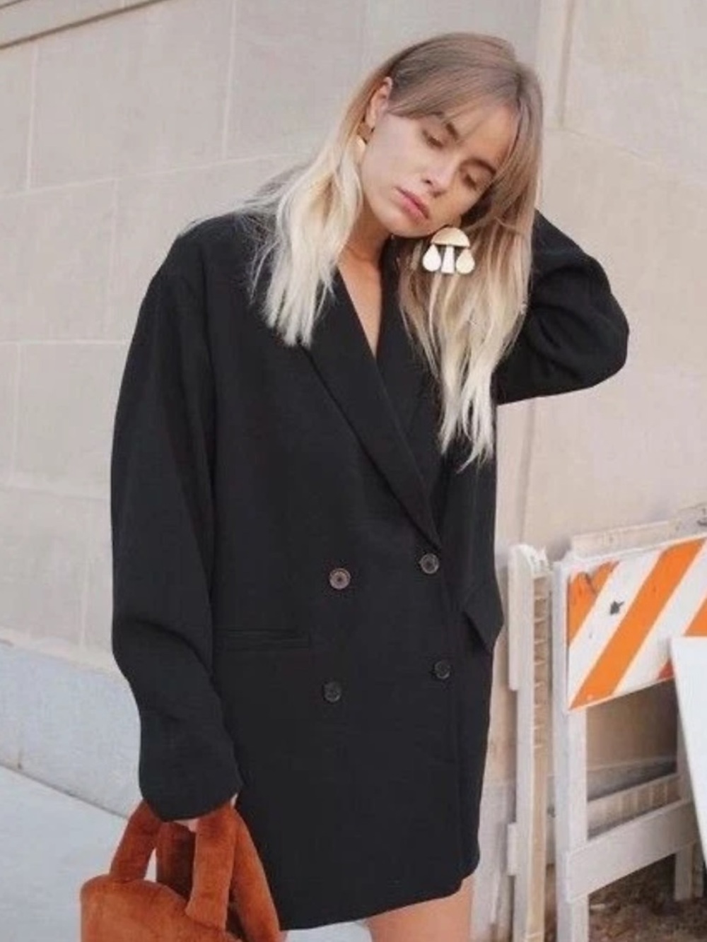 Aritzia Wilfred Cherrelle Black Double Breasted Blazer Jacket. Size Medium.